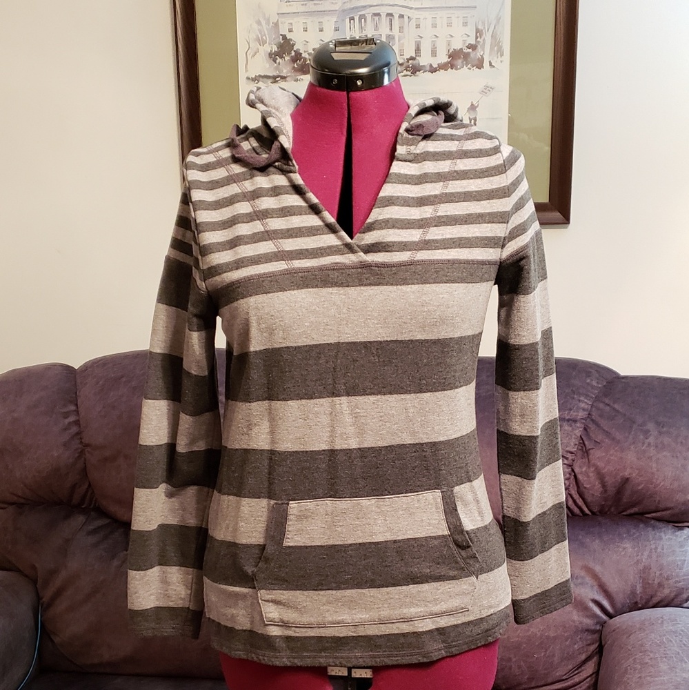 Pullover hoodie with pocket in front